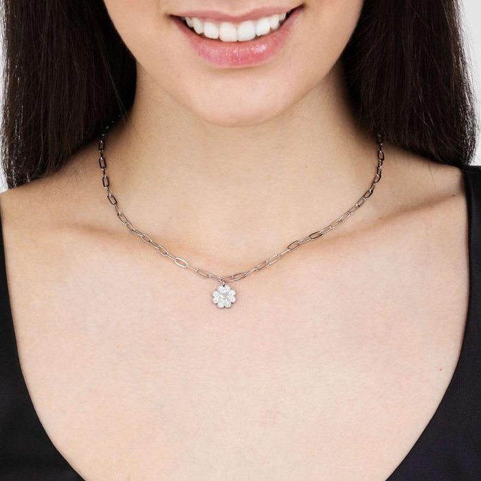 Collana in acciaio con quadrifoglio e cristalli bianchi