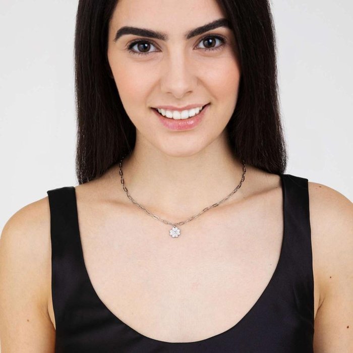 Collana in acciaio con quadrifoglio e cristalli bianchi