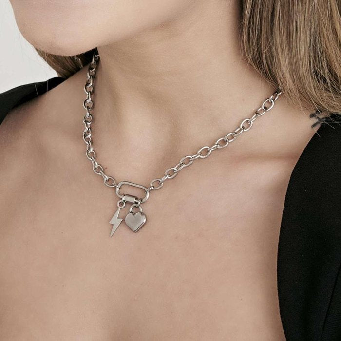 Collana in acciaio con fulmine e cuore