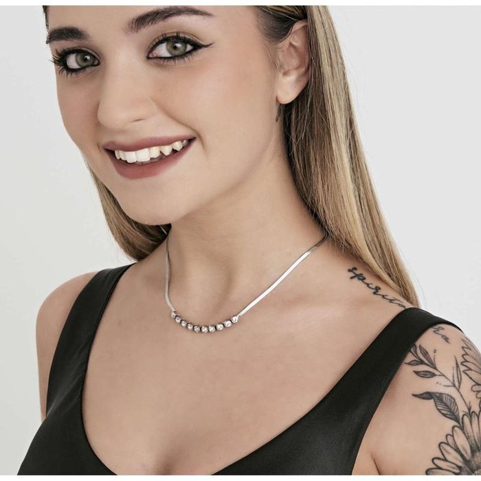 Collana in acciaio con pietre bianche