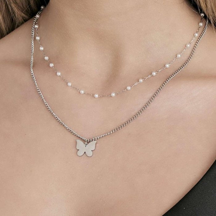 Collana in acciaio con farfalla