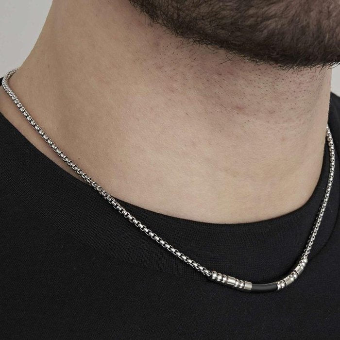 Collana in acciaio con elemento ip nero