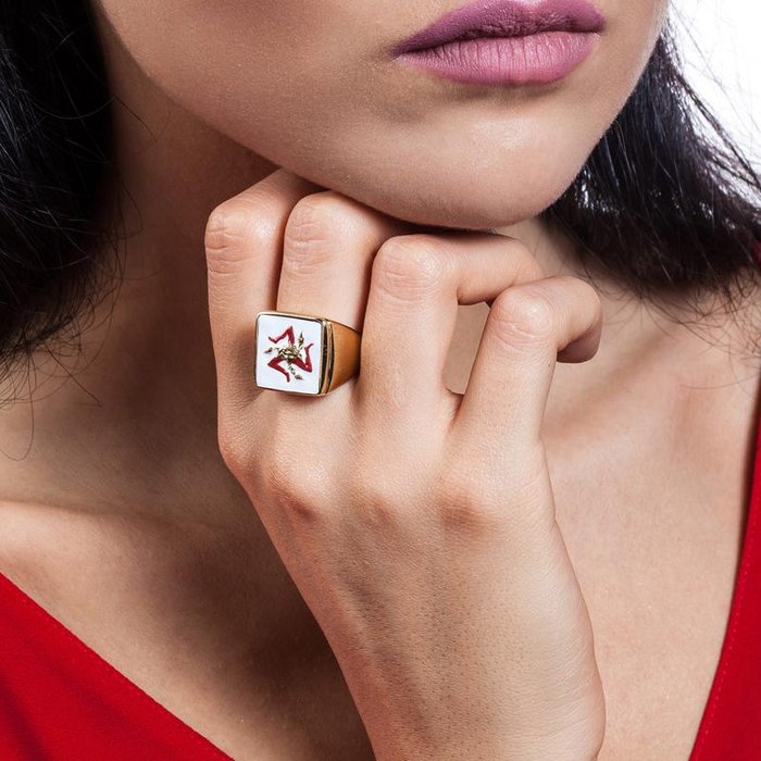 Square Trinacria Ring