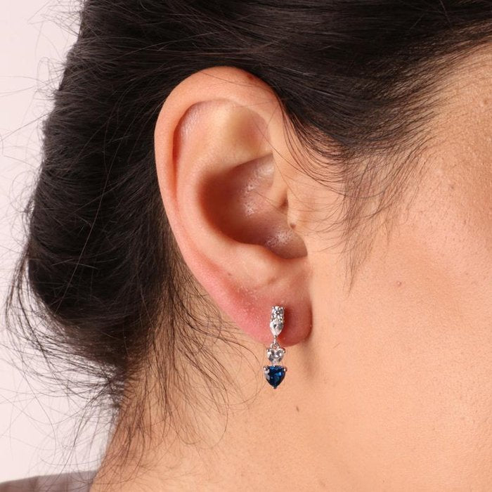 Orecchini in Argento 925 con zirconi pendenti a cuori e zircone blu zafiro
