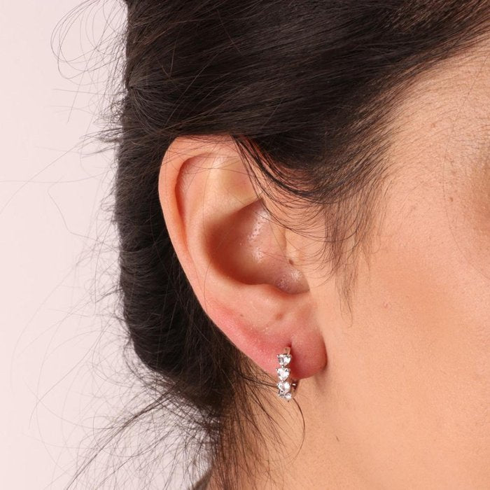 Orecchini in Argento 925 con chiusura a scatto e zirconi a forma di cuore