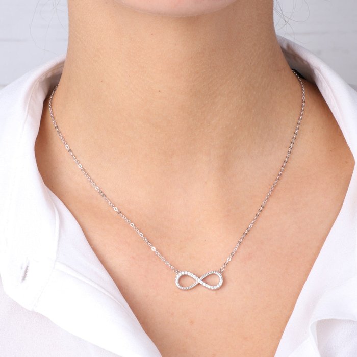 Collier en argent 925 avec symbole de l'infini et zircons blancs
