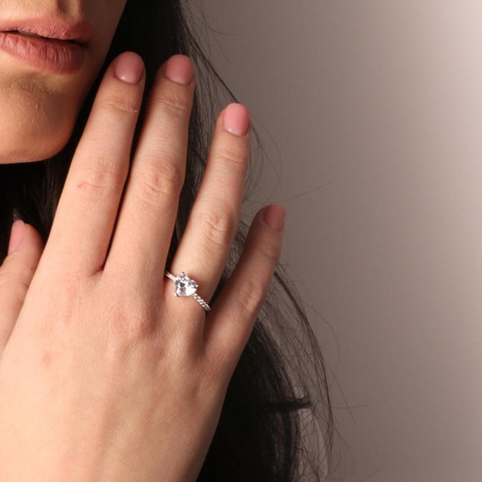 Anello in Argento 925 solitario con cuore e zirconi bianchi
