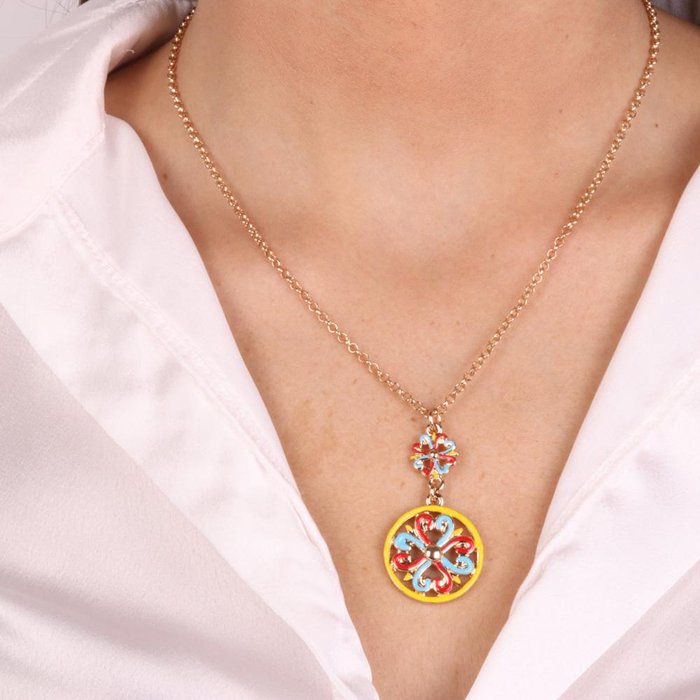 Collier en métal avec majolique colorée