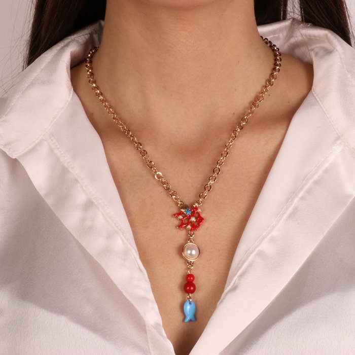 Collana in Metallo con corallo e pesciolino pendente