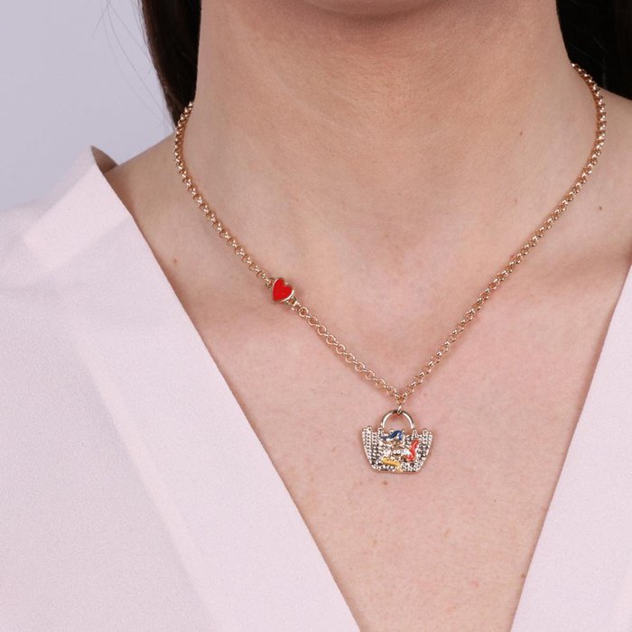 Collier en métal avec sac orné d'une trinacria