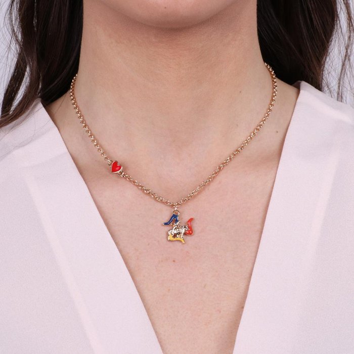 Metal choker necklace with heart and trinacria pendant