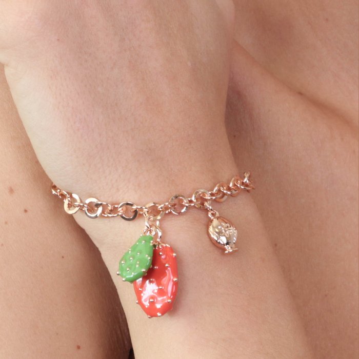 Bracciale in Metallo con ciondolo fico d'india pendente e piccolo pumo a lato