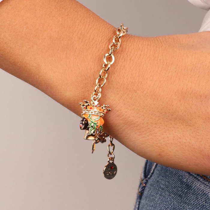 Bracelet en métal avec tête de femme maure et symbole Trinacria orné d'émaux colorés