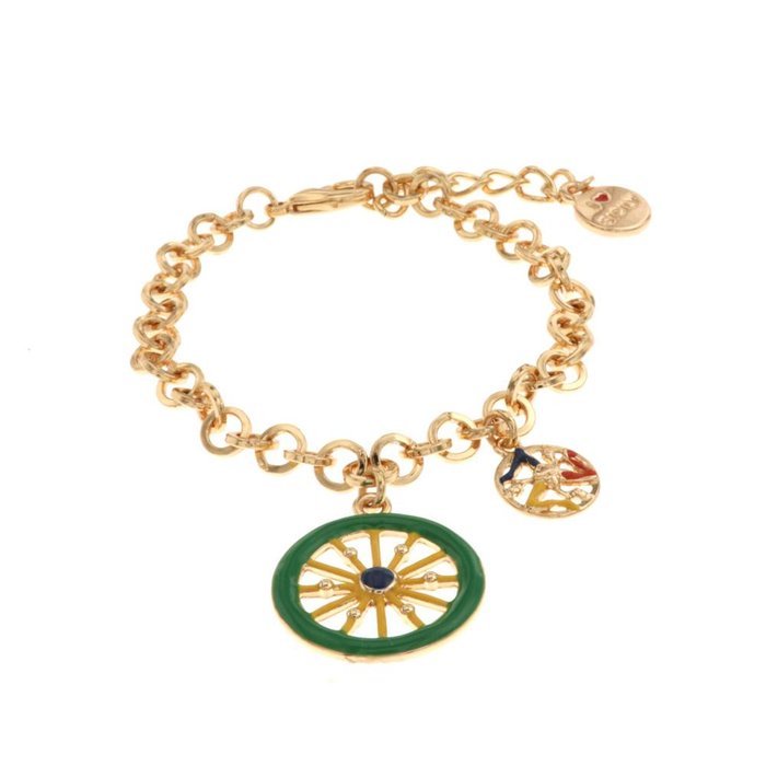 Bracelet en métal avec maille rolo et breloque roue de charrette et trinacria avec émaux colorés