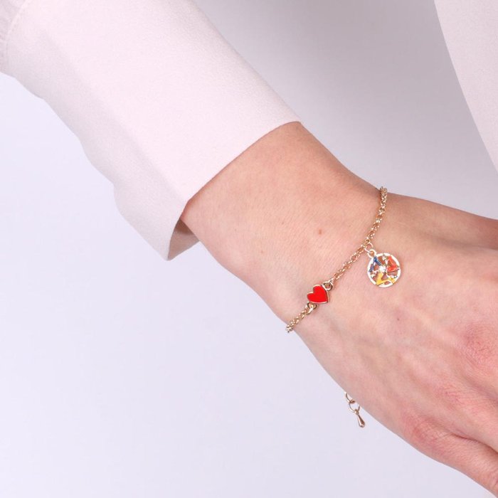 Metal bracelet with heart and trinacria pendant