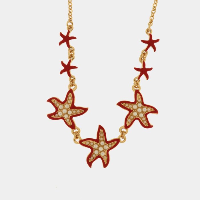 Collier en métal avec étoile de mer rouge