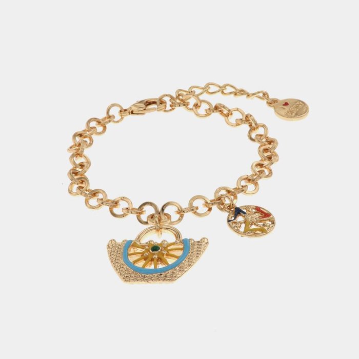 Bracelet en métal avec maille rolo et breloque en coffa et trinacria ornée d'émaux colorés